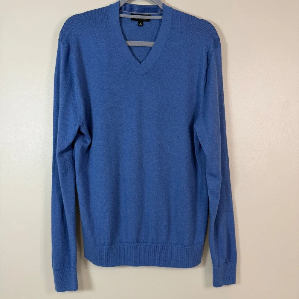 Banana Republic V-Neck Merino Wool Knit Pullover Classic Lightweight Sweater